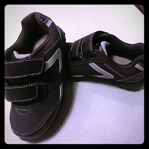 Buster Brown size 9 shoes